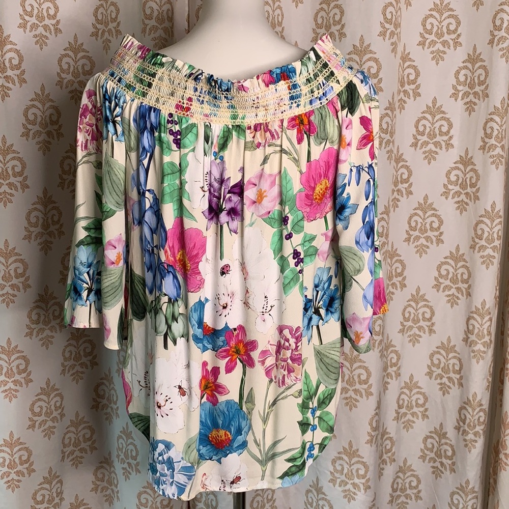 FIFTEEN TWENTY Floral cold shoulder top with bugs insects!  M